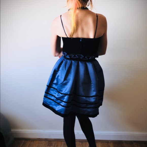 Betsey Johnson Velvet & Sateen Belted Dress US 6 - Picture 5 of 8